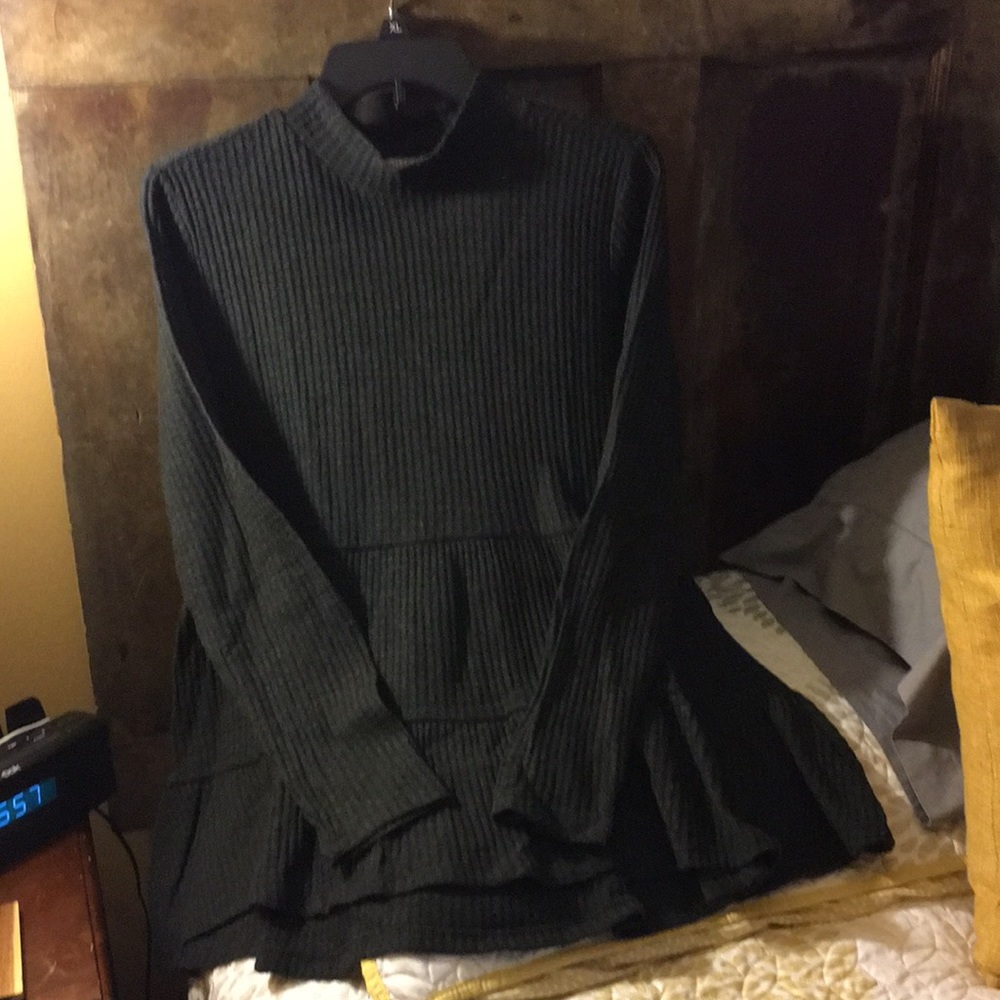 Falls Creek charcoal gray long sleeve top.
